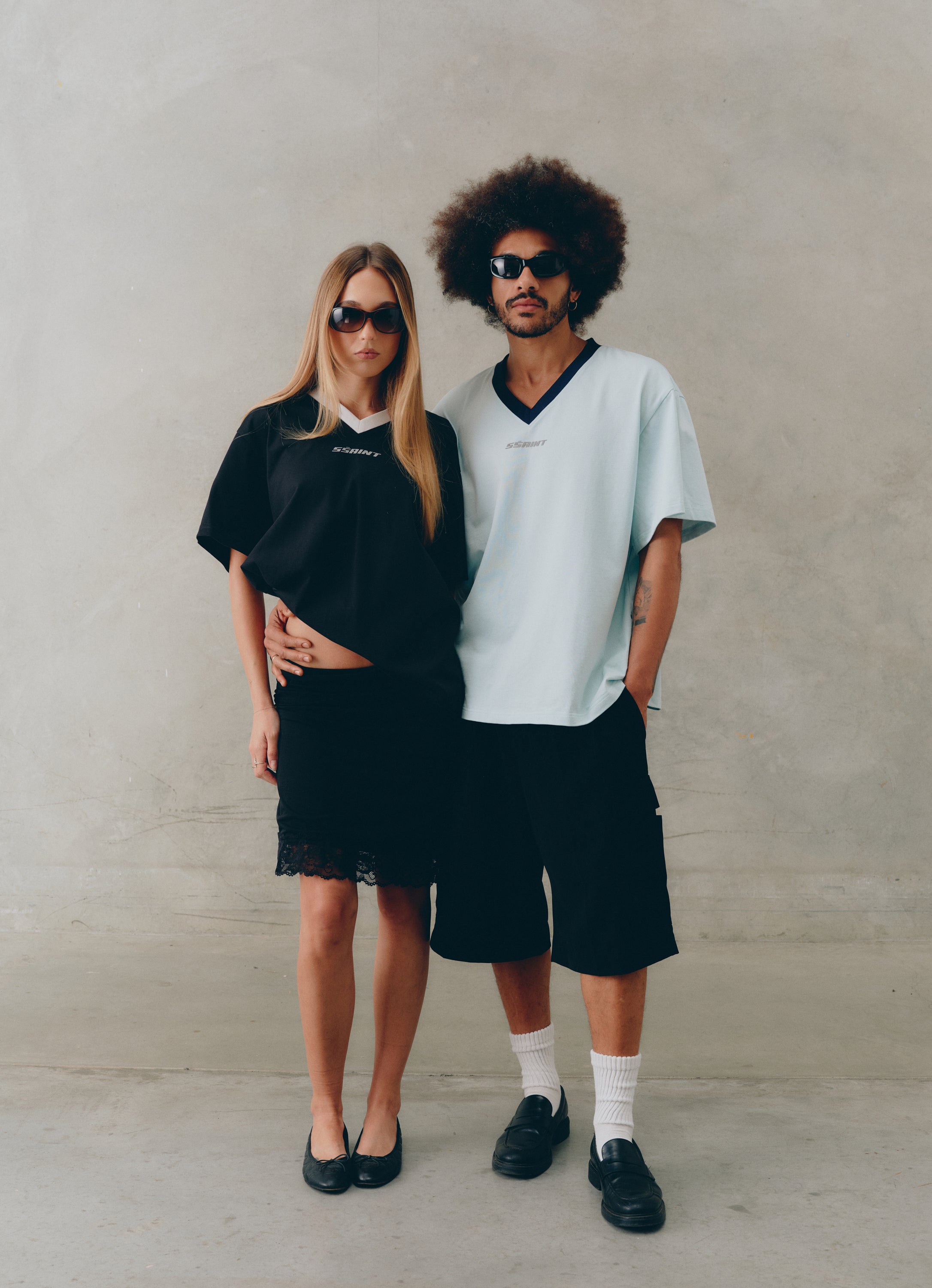 REFLECTIVE V NECK TEE - BLACK