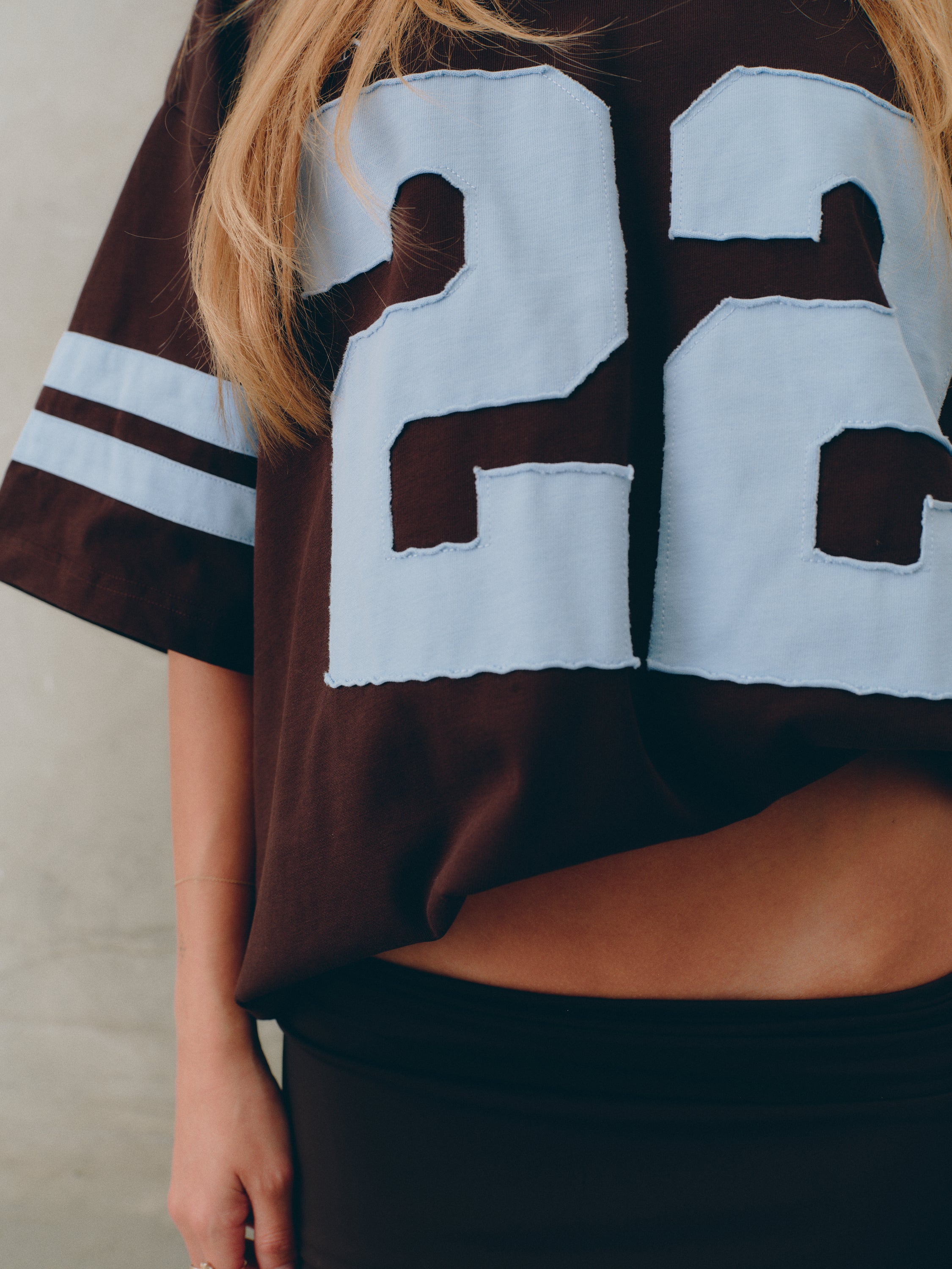 22 MOTION TEE - POWDER BLUE & ESPRESSO