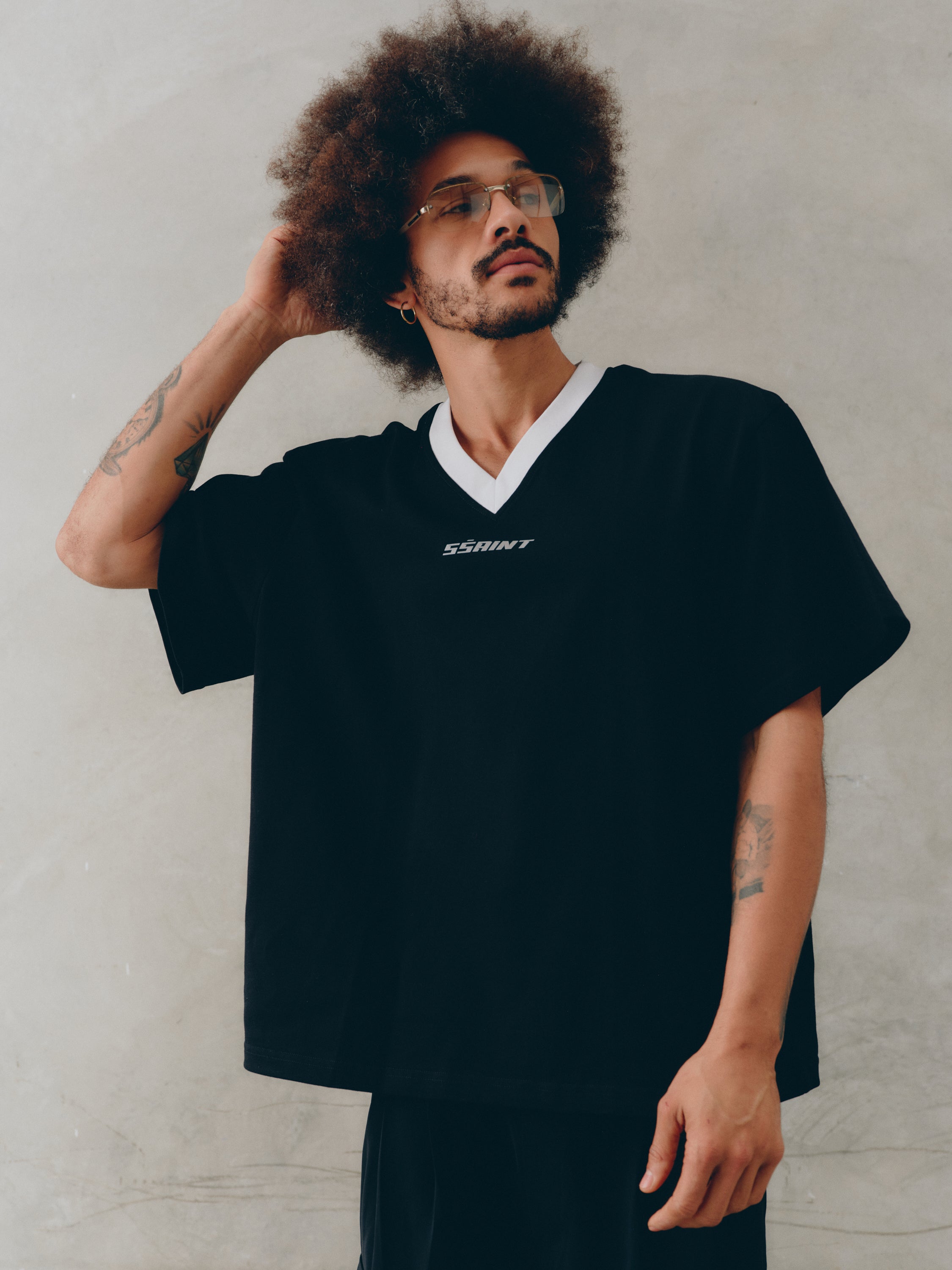 REFLECTIVE V NECK TEE - BLACK