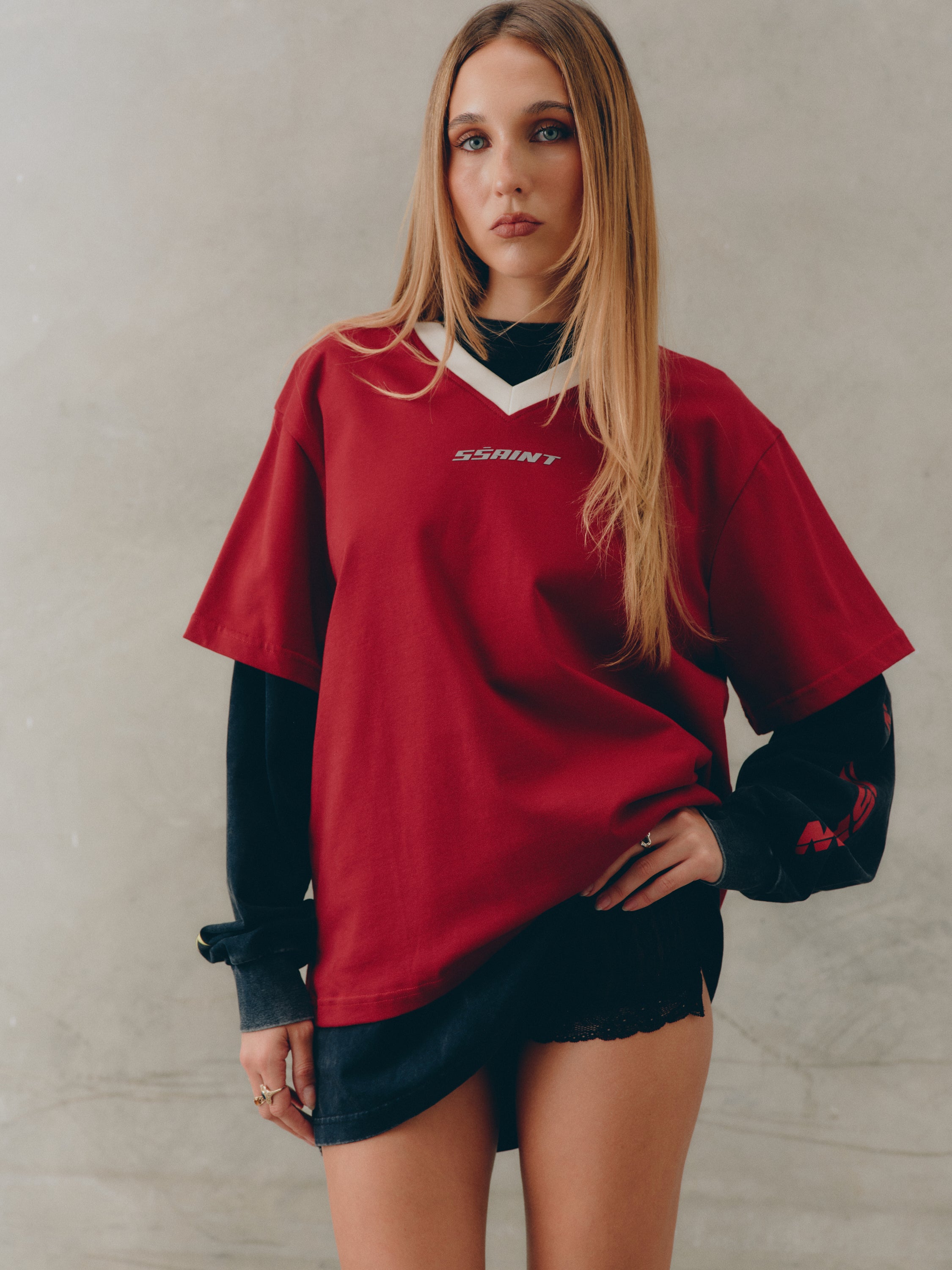 REFLECTIVE V NECK TEE - CHERRY