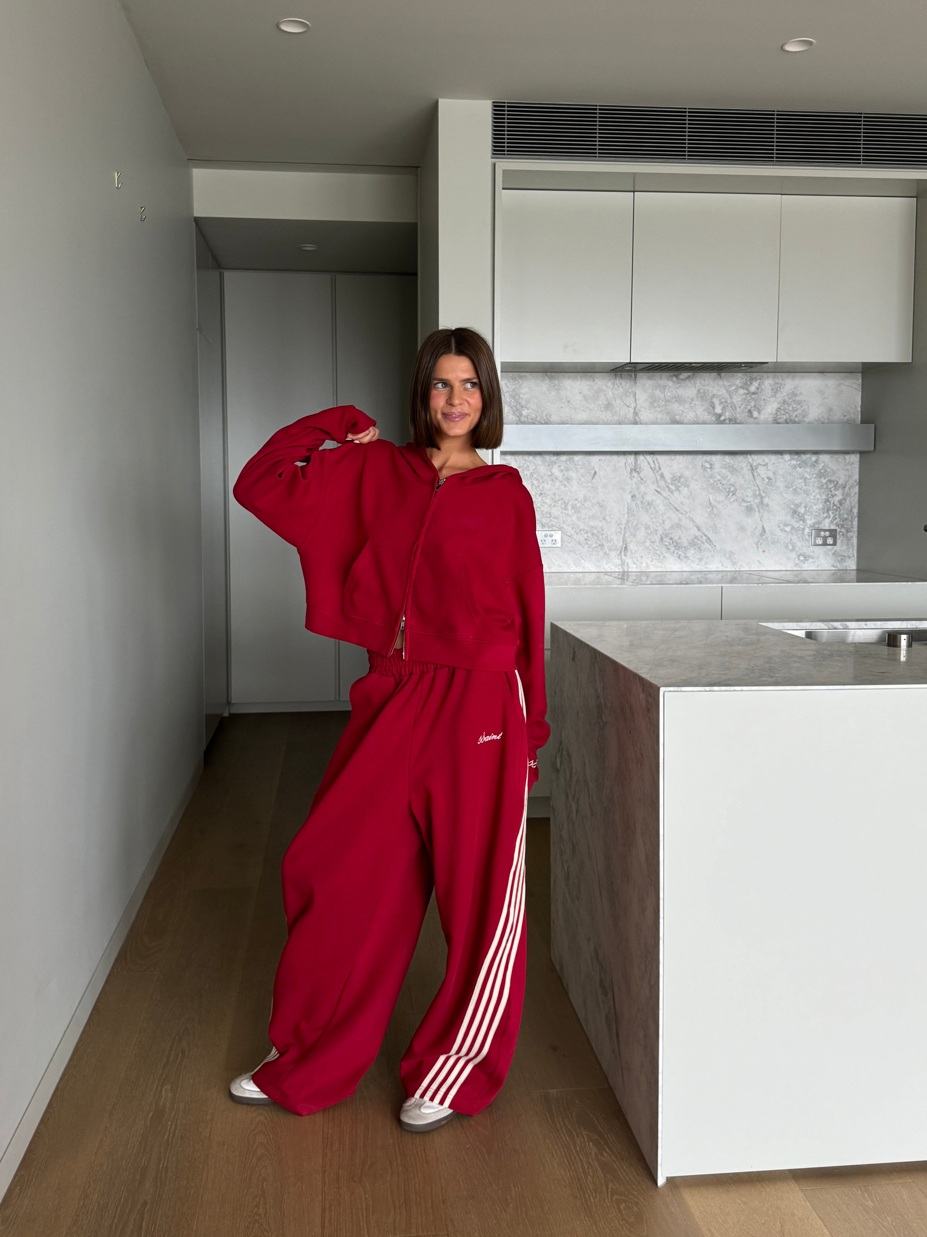SŚAINT CROPPED HOODIE CHERRY