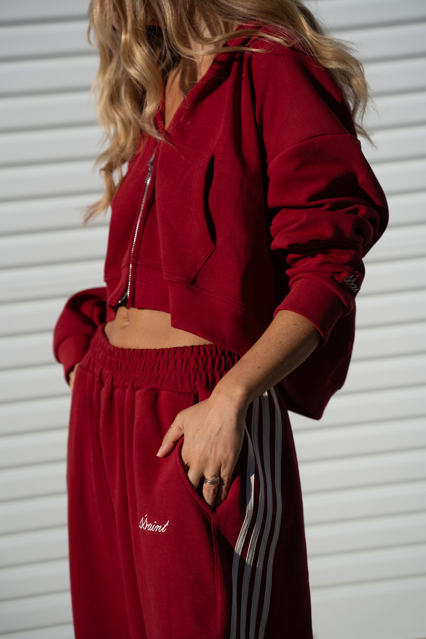 SŚAINT CROPPED HOODIE CHERRY